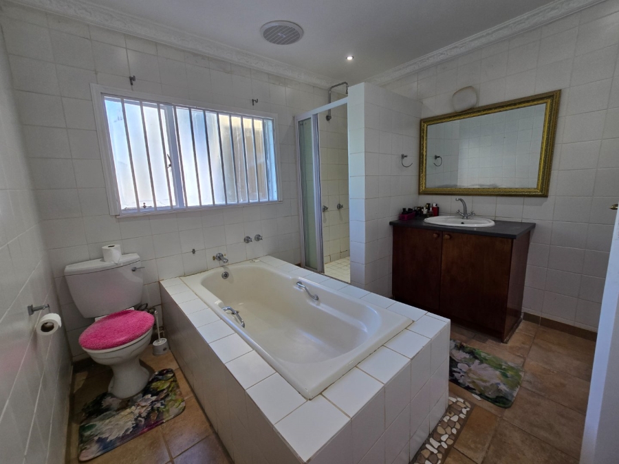 5 Bedroom Property for Sale in Heuwelsig Free State